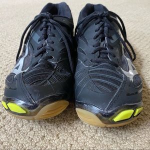 mizuno wave lightning shoes